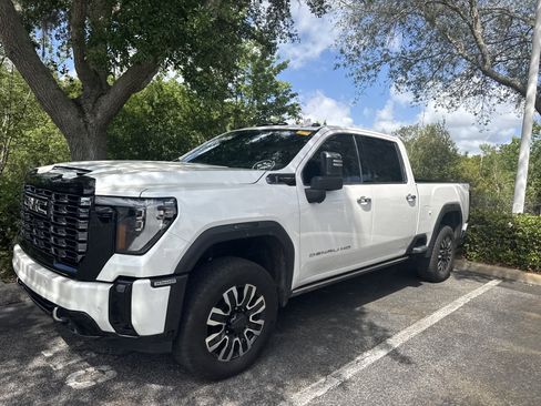 Used 2025 GMC Sierra 2500 Denali Ultimate image 4