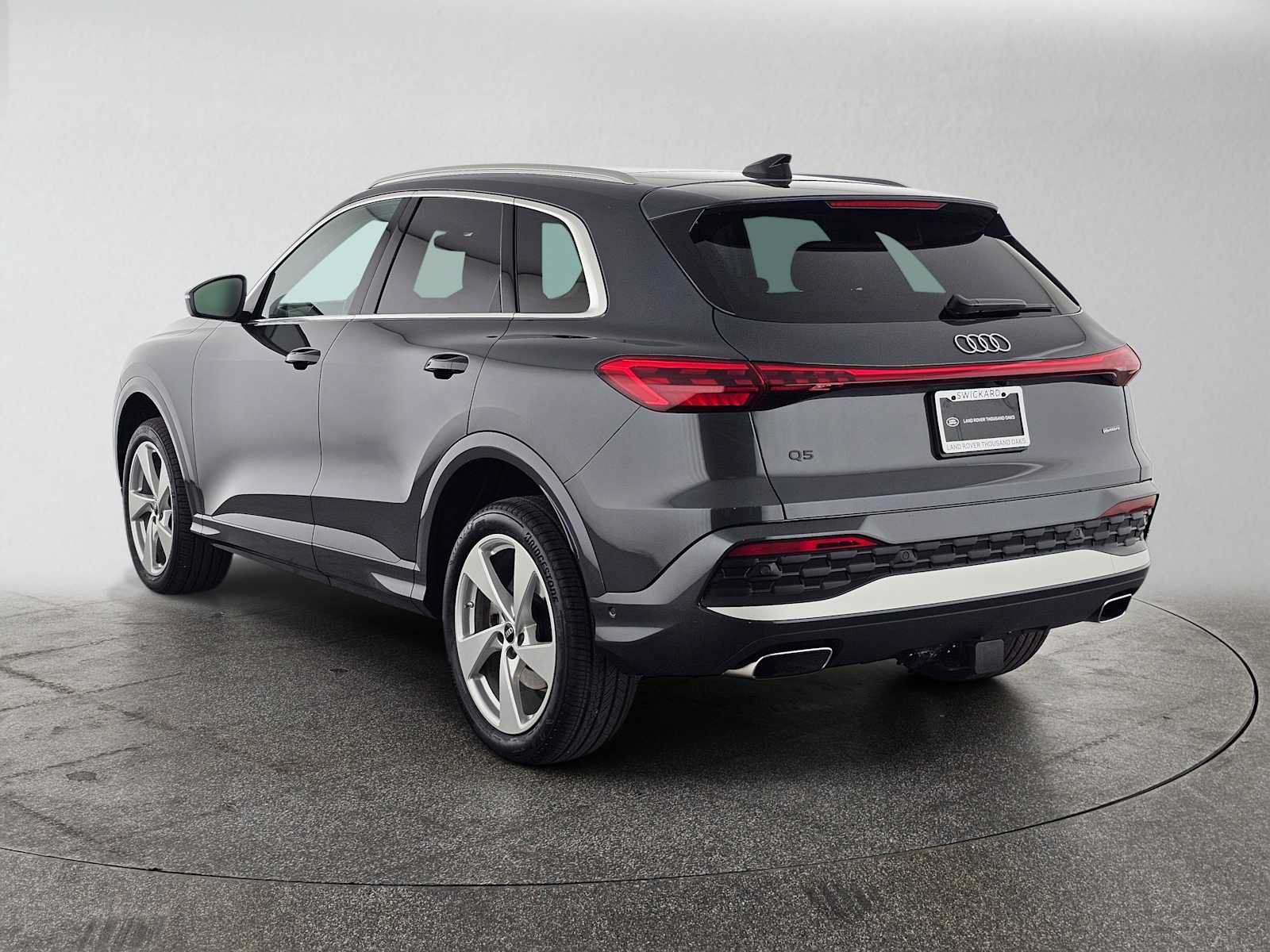 Used 2025 Audi Q5 Premium Plus w/ Premium Plus AWD/4WD image 3