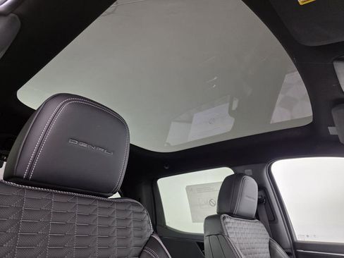 Used 2025 GMC Sierra EV Denali image 33