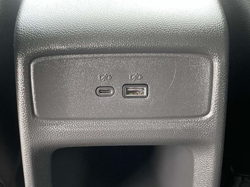 Used 2025 Chevrolet Trax LT w/ LT Convenience Package FWD image 11