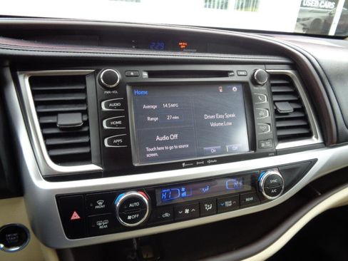 Used 2016 Toyota Highlander XLE AWD/4WD image 32
