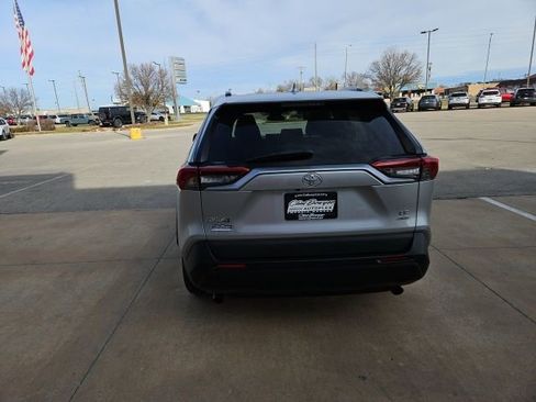 Used 2019 Toyota RAV4 LE image 6