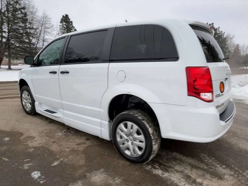 Used 2019 Dodge Grand Caravan SE w/ Power Convenience Group I image 4
