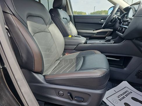 Used 2024 Nissan Pathfinder Platinum w/ Cargo Package image 10