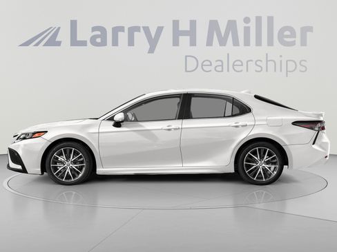 Used 2024 Toyota Camry SE w/ Audio Upgrade Package FWD image 3
