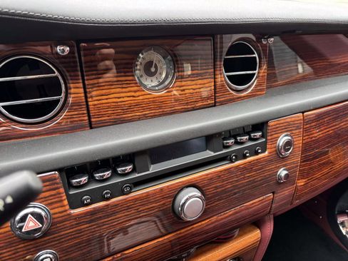 Used 2010 Rolls-Royce Phantom Drophead Coupe image 24