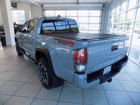 Used 2020 Toyota Tacoma TRD Off-Road w/ TRD Premium Off Road Package AWD/4WD image 5