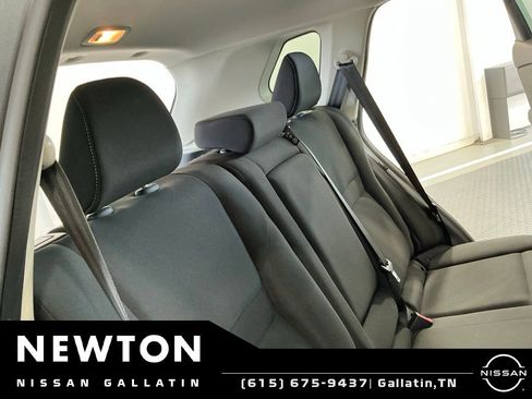 Used 2023 Nissan Rogue S FWD image 13