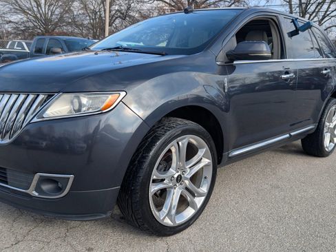 Used 2013 Lincoln MKX Sport Utility 4D image 3