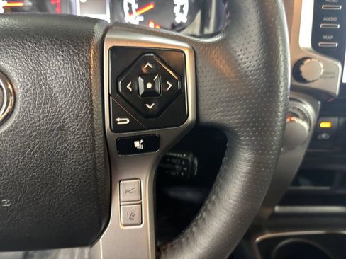 Used 2022 Toyota 4Runner SR5 Premium w/ Moonroof Package AWD/4WD image 27