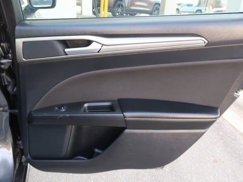 Used 2020 Ford Fusion SE image 34