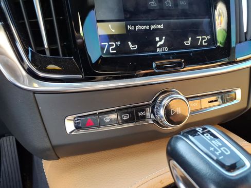 Used 2018 Volvo S90 T5 Momentum w/ Convenience Package image 13