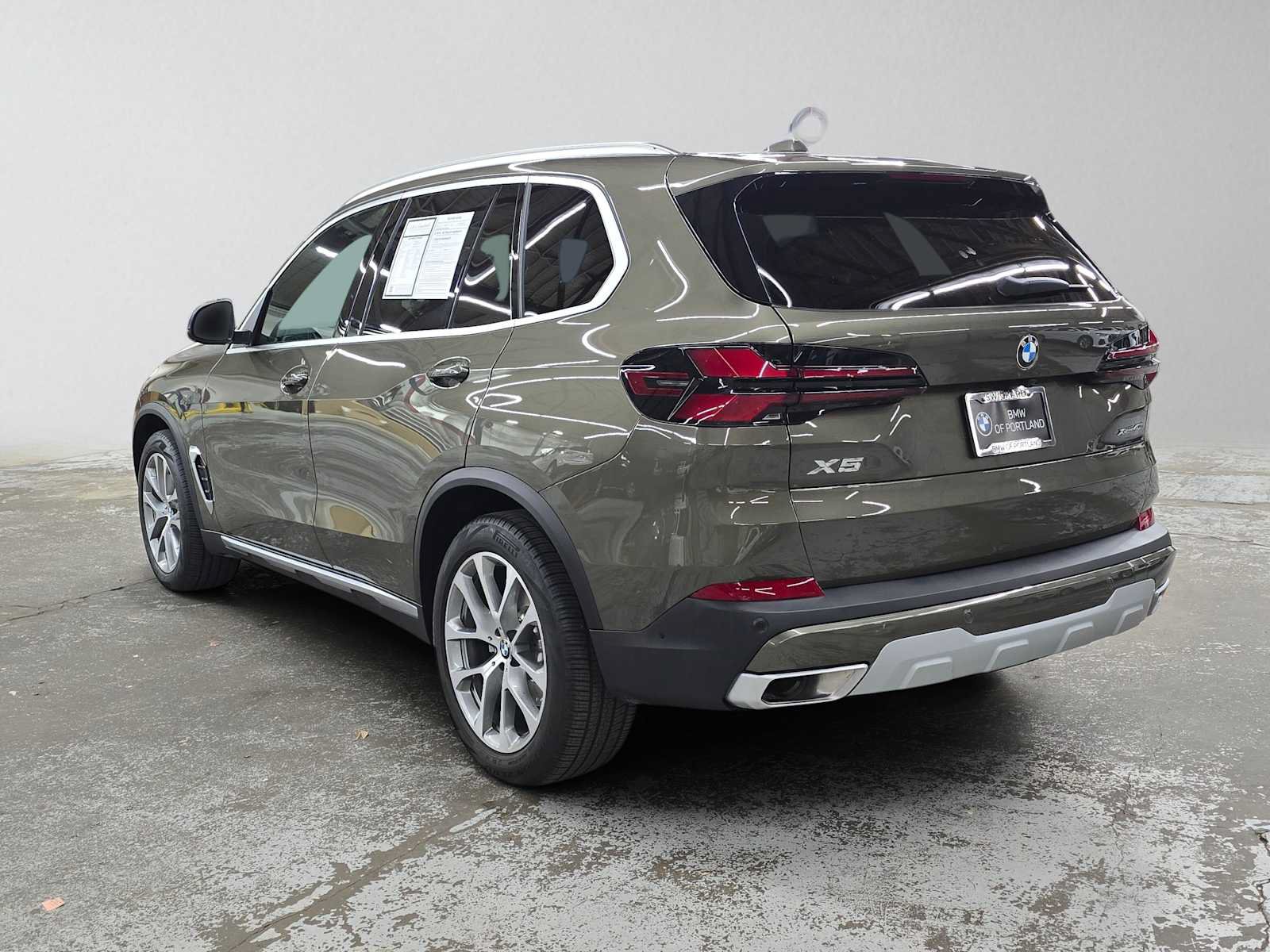 Used 2025 BMW X5 xDrive40i w/ Executive Package AWD/4WD image 5