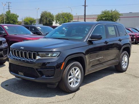 New 2026 Jeep Grand Cherokee Laredo RWD image 3