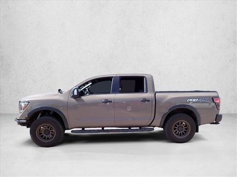 Used 2021 Nissan Titan PRO-4X w/ Pro-4x Convenience Package AWD/4WD image 12