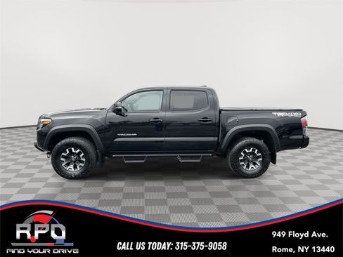 Used 2021 Toyota Tacoma TRD Off-Road w/ TRD Premium Off Road Package image 2