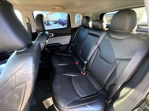 Used 2022 Jeep Compass Latitude image 19