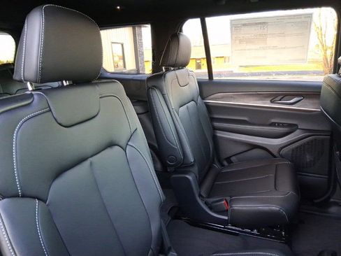 New 2025 Jeep Grand Cherokee L Limited w/ Trailer Tow Package image 23