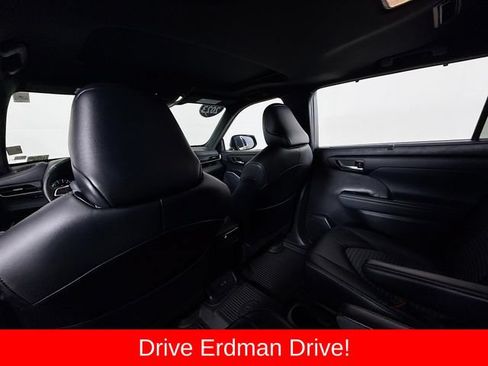 Used 2023 Toyota Highlander XSE FWD image 10
