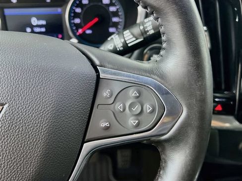 Used 2022 Chevrolet Traverse LT FWD image 32