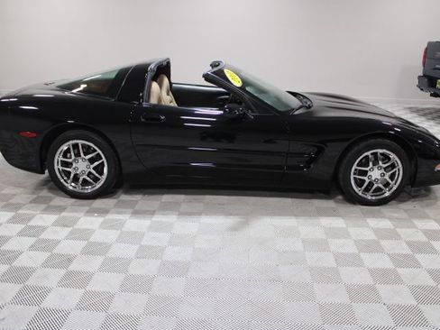 Used 2001 Chevrolet Corvette Coupe w/ Preferred Equipment Group1 RWD image 39