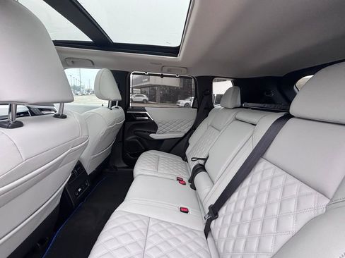 Used 2024 Mitsubishi Outlander SEL image 13