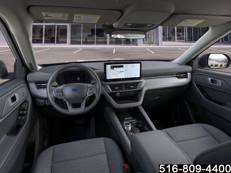 Used 2025 Ford Explorer Active AWD/4WD image 10
