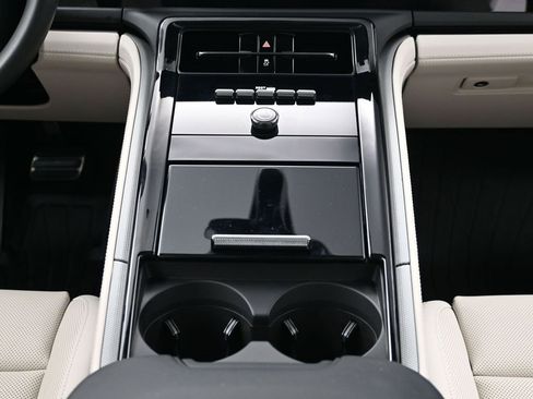 Used 2025 Porsche Panamera image 10