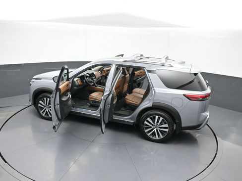 Used 2022 Nissan Pathfinder Platinum w/ Cargo Package image 46