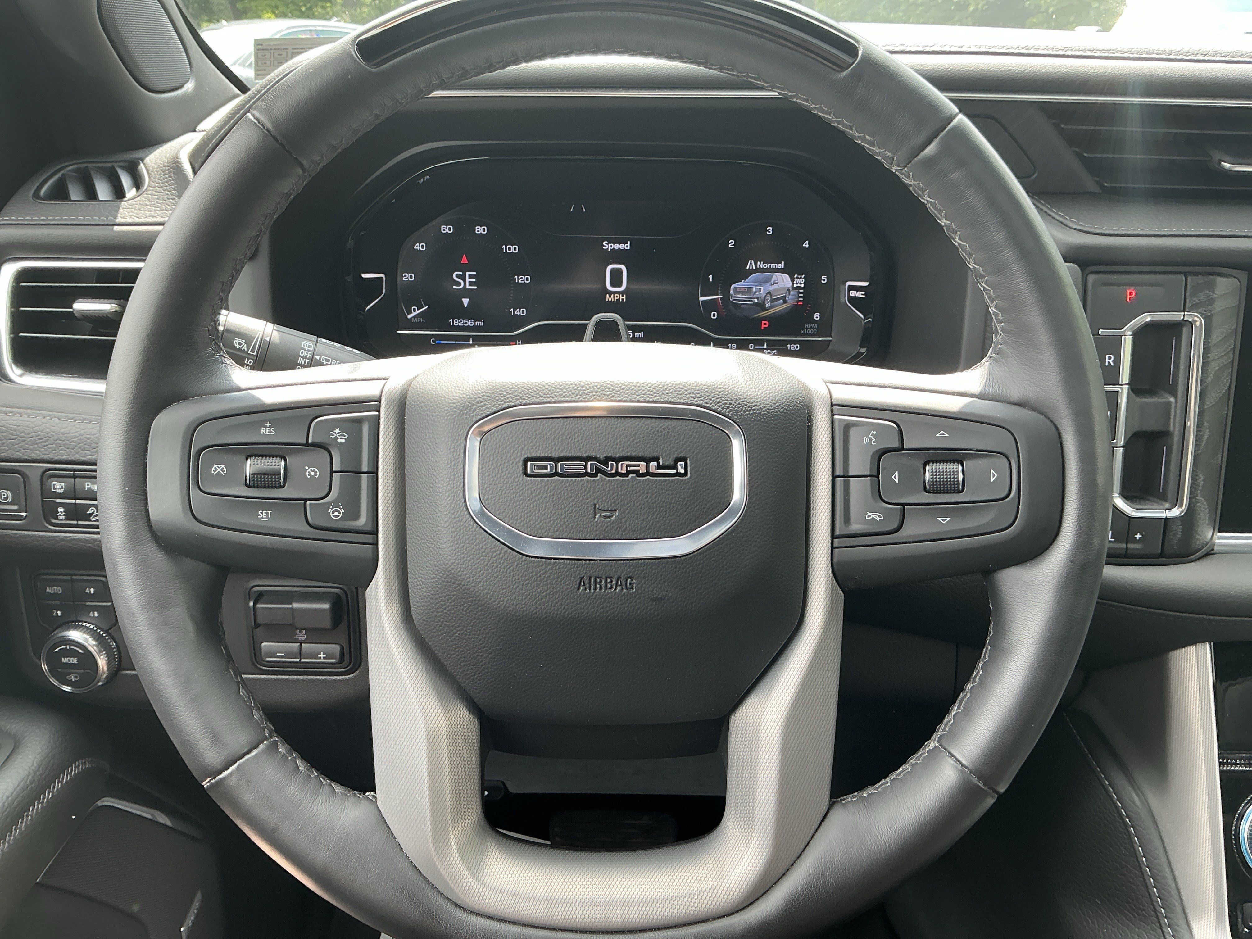 Used 2023 GMC Yukon Denali w/ Denali Reserve Package AWD/4WD image 16