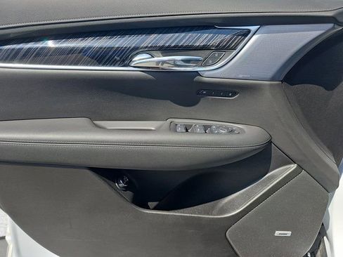 Used 2025 Cadillac XT6 Premium Luxury w/ LPO, Floor Liner Package image 28