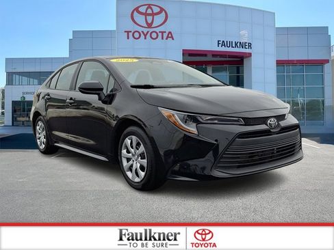 Certified 2025 Toyota Corolla LE image 1