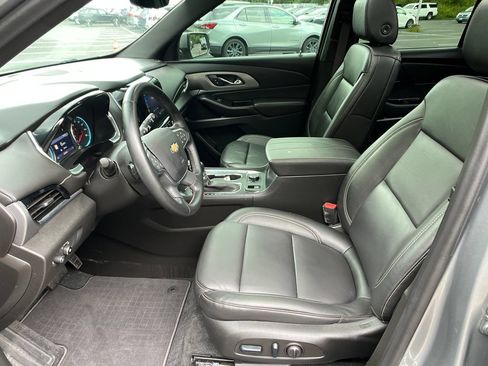Used 2023 Chevrolet Traverse LT w/ LT Premium Package AWD/4WD image 9