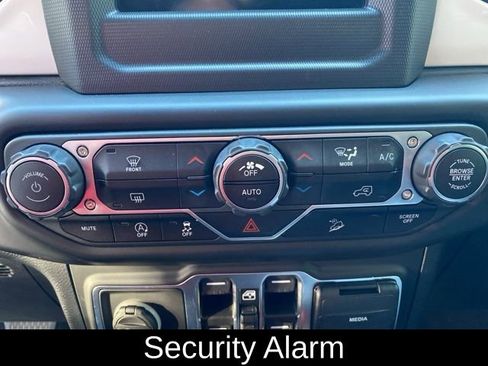 Used 2021 Jeep Wrangler Unlimited Islander image 21