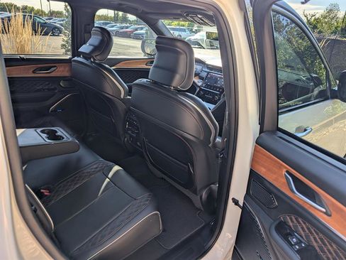 Used 2023 Jeep Grand Cherokee Summit image 17