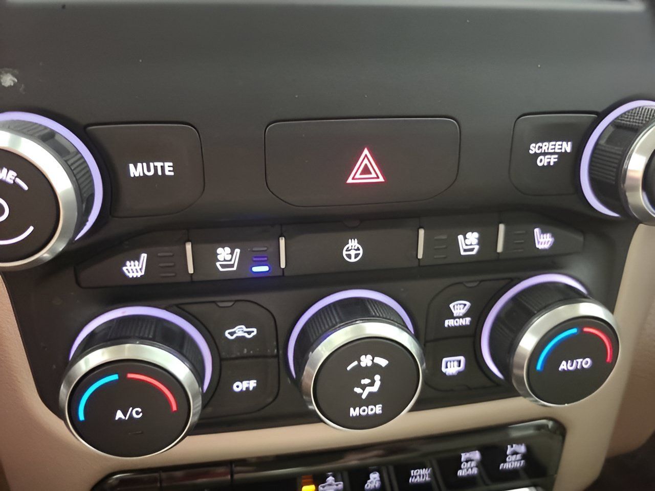 Used 2020 RAM 1500 Laramie AWD/4WD image 34