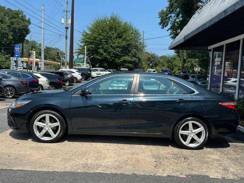 Used 2017 Toyota Camry XSE w/ Moonroof Package FWD image 4