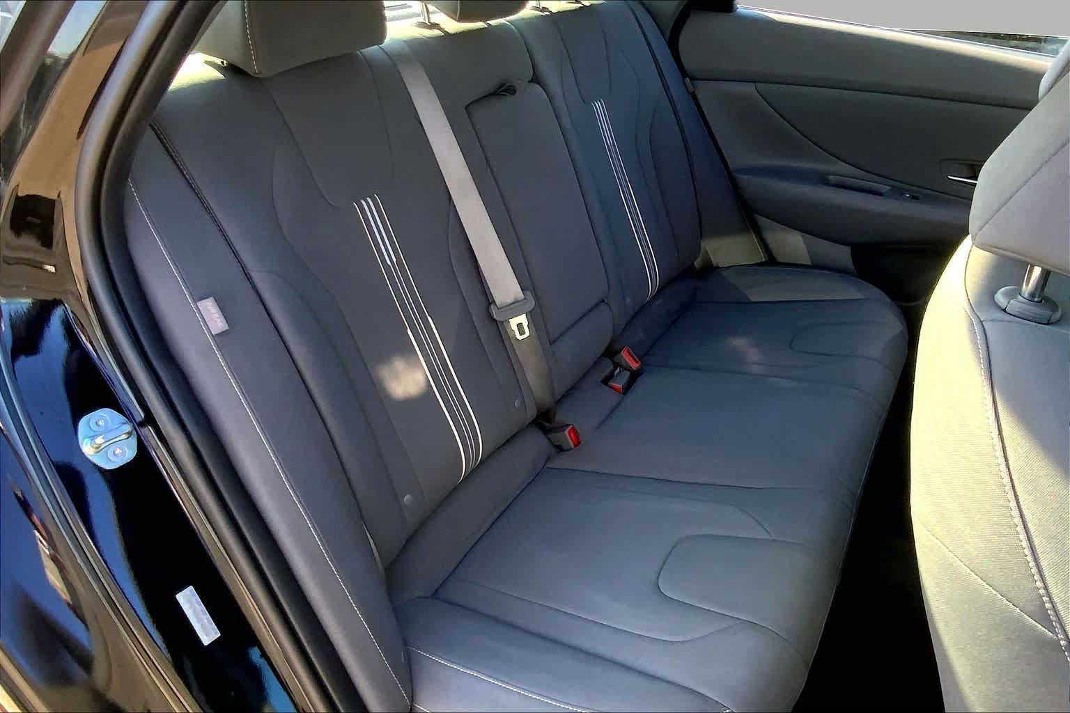 Used 2025 Hyundai Elantra SEL FWD image 19