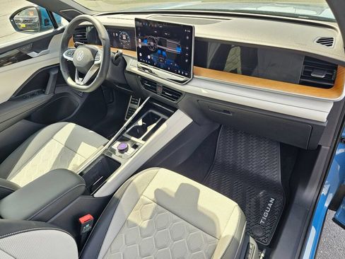Certified 2025 Volkswagen Tiguan SEL R-Line AWD/4WD image 15