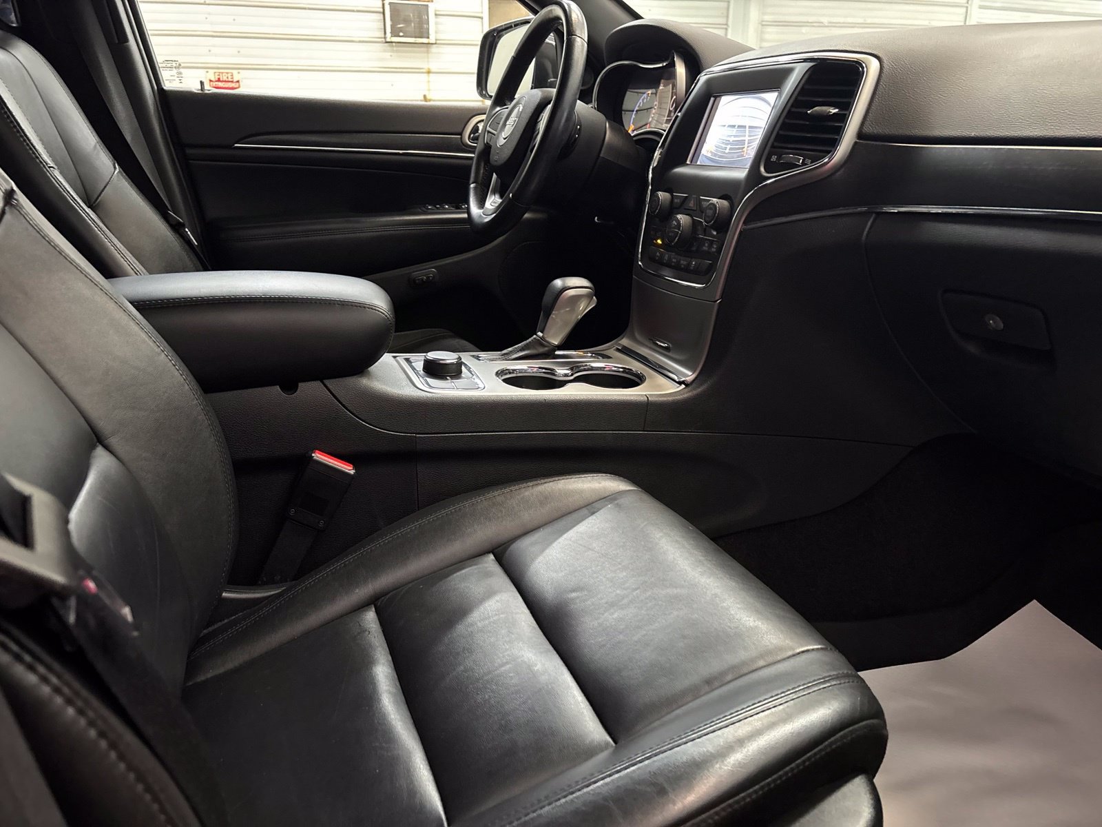 Used 2018 Jeep Grand Cherokee Limited AWD/4WD image 23