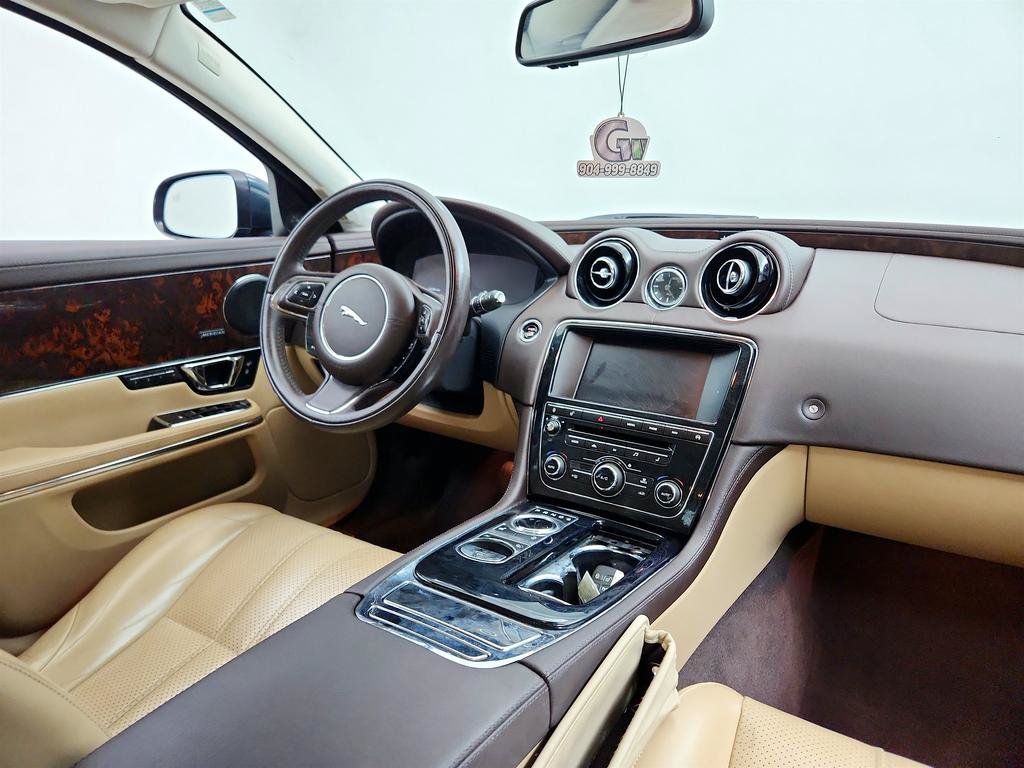 Used 2015 Jaguar XJ AWD image 26