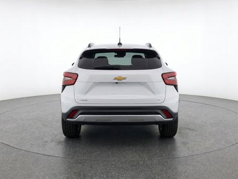 Used 2025 Chevrolet Trax LT w/ LT Convenience Package FWD image 7
