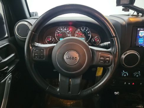 Used 2016 Jeep Wrangler Unlimited Rubicon w/ Connectivity Group image 17