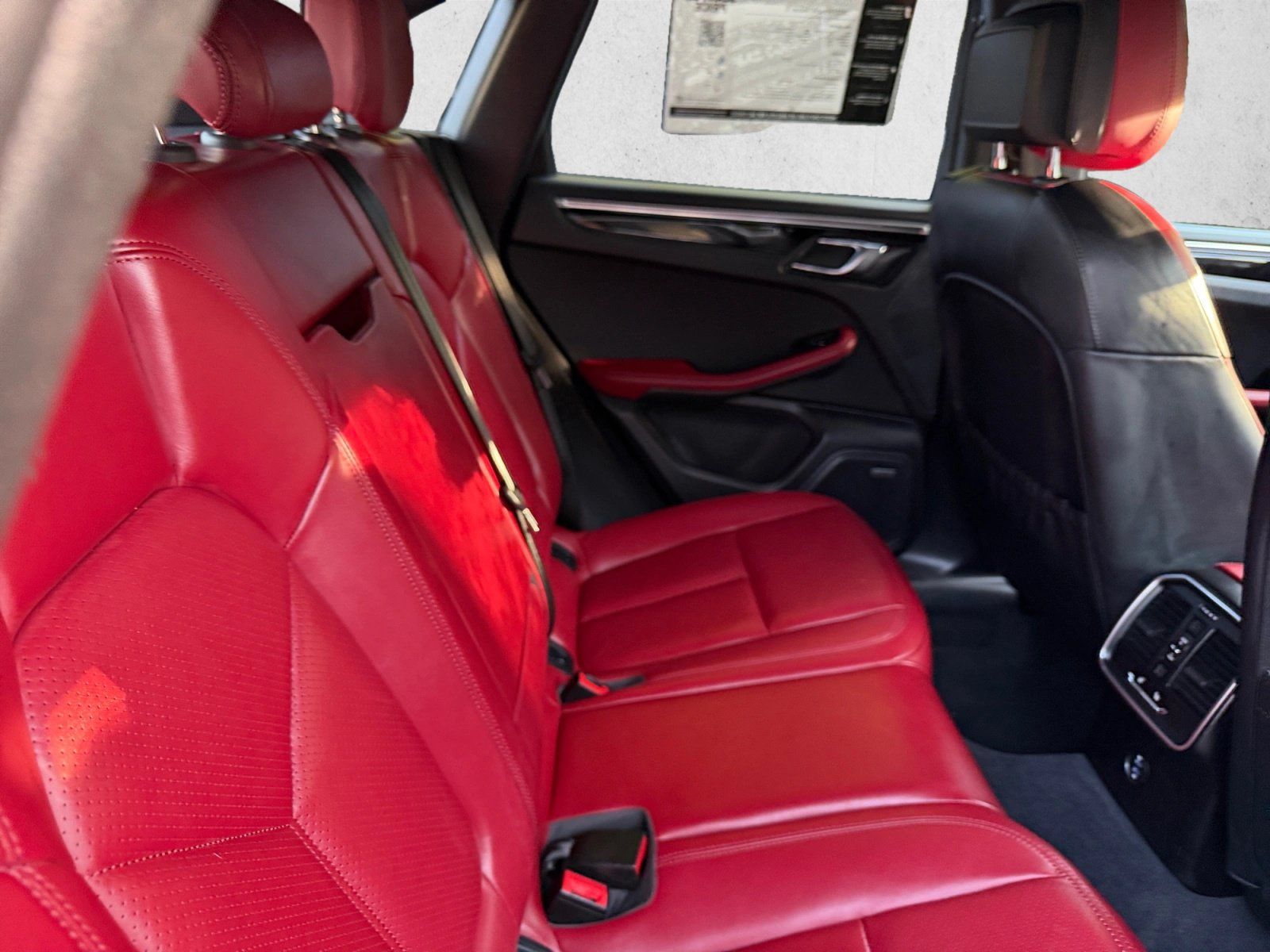 Used 2022 Porsche Macan S AWD/4WD image 25