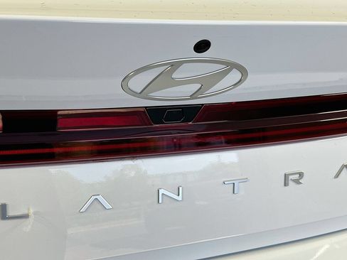 New 2026 Hyundai Elantra Limited FWD image 21