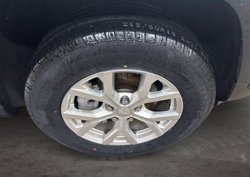 Used 2023 Jeep Grand Cherokee Limited AWD/4WD image 14