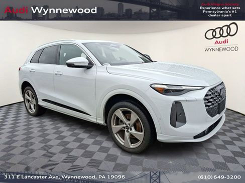 Certified 2025 Audi Q5 Premium AWD/4WD image 1