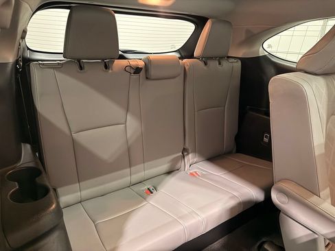 Used 2020 Toyota Highlander Platinum FWD image 40