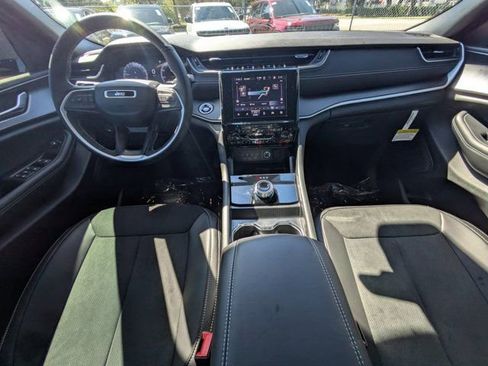 New 2025 Jeep Grand Cherokee Altitude image 13