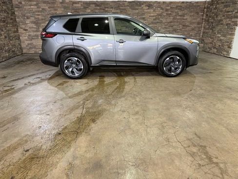 Certified 2025 Nissan Rogue SV image 10